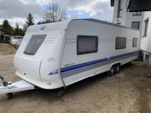                         lewy bok - Przyczepa kempingowa Hobby Prestige 720 UML 
                        