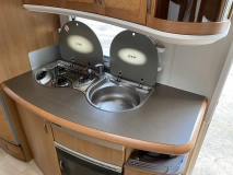                         aneks kuchenny - Przyczepa kempingowa Hobby Prestige 720 UML 
                        