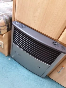                         Przyczepa kempingowa 4-osobowa, 1300 dmc! - zdjęcie 4
                        