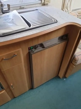                         Przyczepa kempingowa 4-osobowa, 1300 dmc! - zdjęcie 5
                        