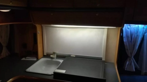                         Przyczepa Kempingowa niemieckiej firmy Ci Wilk 1997 rok, bogate wyposażenie - zdjęcie 4
                        