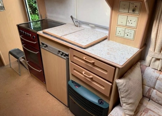                         Przyczepa Elddis z 2002 roku - zdjęcie 10
                        