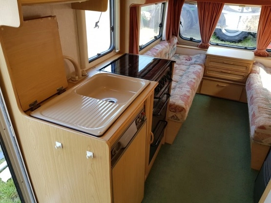                         Zadbana przyczepa Bailey Ranger 500/5 z przedsionkiem i piekarnikiem - zdjęcie 18
                        