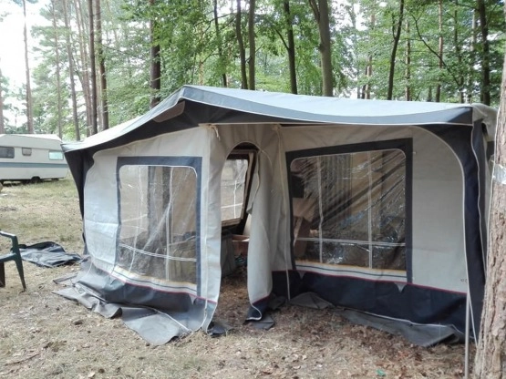                          Chateau LaCar 460 4-5 osobowa z dużym przedsionkiem - zdjęcie 4
                        