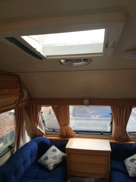                         Przyczepa kempingowa Elddis Hurricane GTX 2002 r MotoMover Namiot - zdjęcie 6
                        