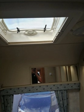                         Przyczepa kempingowa Elddis Hurricane GTX 2002 r MotoMover Namiot - zdjęcie 9
                        