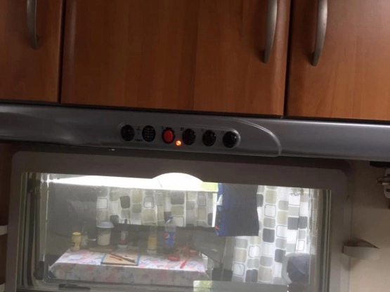                         Przyczepa kempingowa Hobby 440, rok prod. 2007 - zdjęcie 9
                        