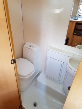                         Przyczepa kempingowa Bailey Discovery 2004 mover, przedsionek - zdjęcie 4
                        