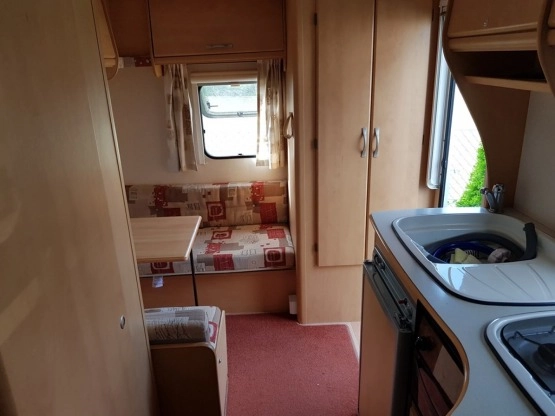                         Przyczepa kempingowa Bailey Discovery 2004 mover, przedsionek - zdjęcie 9
                        