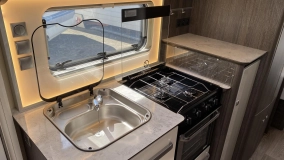                         Fendt Diamant 650 SGD – model 2022, najwyższy model Fendt z oddzielnymi łóżkami oraz prysznicem - zdjęcie 12
                        