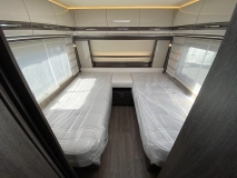                         Fendt Diamant 650 SGD – model 2022, najwyższy model Fendt z oddzielnymi łóżkami oraz prysznicem - zdjęcie 15
                        