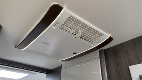                         Fendt Diamant 650 SGD – model 2022, najwyższy model Fendt z oddzielnymi łóżkami oraz prysznicem - zdjęcie 20
                        