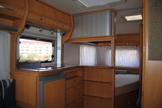                         BEYERLAND Idealne wnętrze! 4 os. z WC! Ciepła woda! Bagażnik DMC 1300 kg - zdjęcie 2
                        