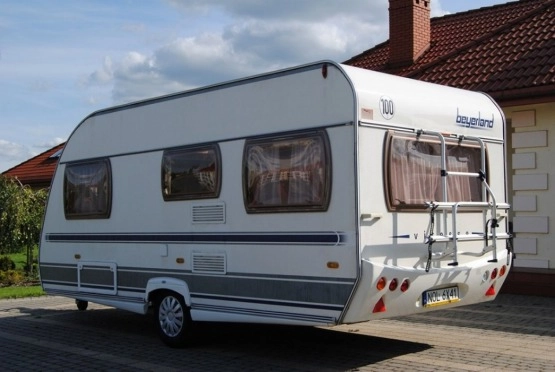                         BEYERLAND Idealne wnętrze! 4 os. z WC! Ciepła woda! Bagażnik DMC 1300 kg - zdjęcie 3
                        