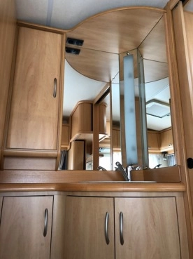                         Przyczepa kempingowa Hobby De Luxe Easy 460 - zdjęcie 3
                        