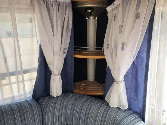                         Przyczepa kempingowa Hobby De Luxe Easy 460 - zdjęcie 7
                        