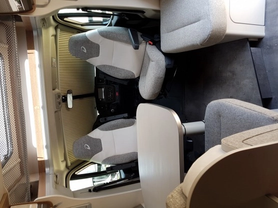                         Nowiutki kamper do wynajęcia - zdjęcie 10
                        