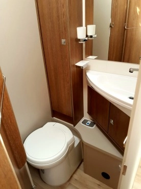                         Nowiutki kamper do wynajęcia - zdjęcie 13
                        