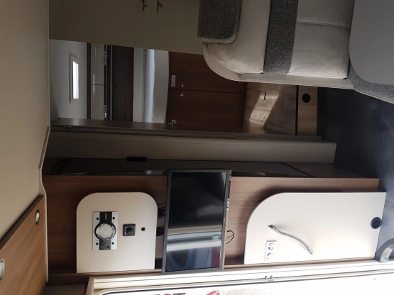                         Nowiutki kamper do wynajęcia - zdjęcie 3
                        