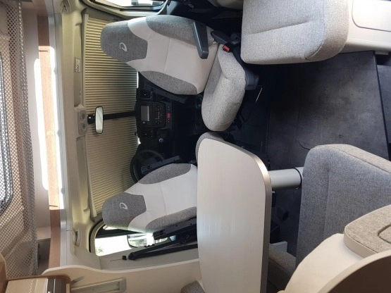                         Nowiutki kamper do wynajęcia - zdjęcie 9
                        