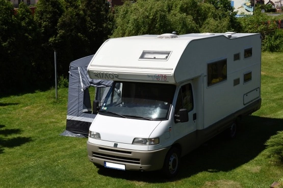                         Kamper Fiat Ducato Rimor 2,5 Tdi + przedsionek - zdjęcie 10
                        