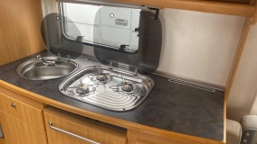                         LMC Ambassador 560 RD – 2004r, 4os przestronna zimowa przyczepa z moverem i przedsionkiem - zdjęcie 9
                        