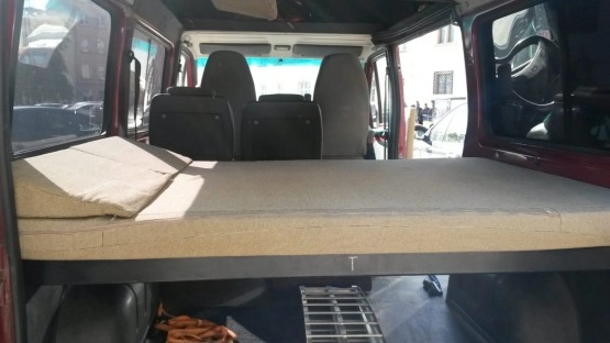                         Zadbany kamper za nieduże pieniądze-przewiezie 4 osoby+motocykl - zdjęcie 10
                        