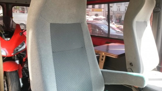                         Zadbany kamper za nieduże pieniądze-przewiezie 4 osoby+motocykl - zdjęcie 12
                        