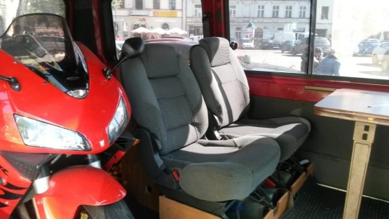                         Zadbany kamper za nieduże pieniądze-przewiezie 4 osoby+motocykl - zdjęcie 15
                        