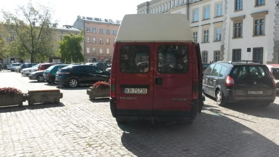                         Zadbany kamper za nieduże pieniądze-przewiezie 4 osoby+motocykl - zdjęcie 2
                        