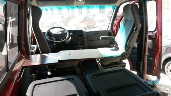                         Zadbany kamper za nieduże pieniądze-przewiezie 4 osoby+motocykl - zdjęcie 3
                        