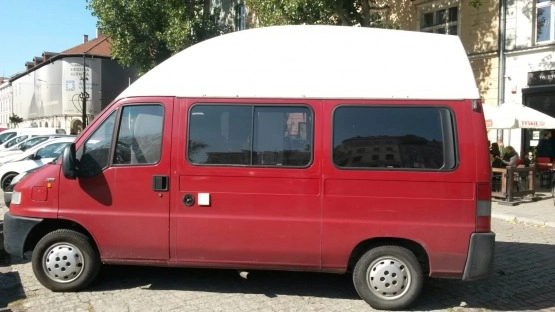                         Zadbany kamper za nieduże pieniądze-przewiezie 4 osoby+motocykl - zdjęcie 5
                        