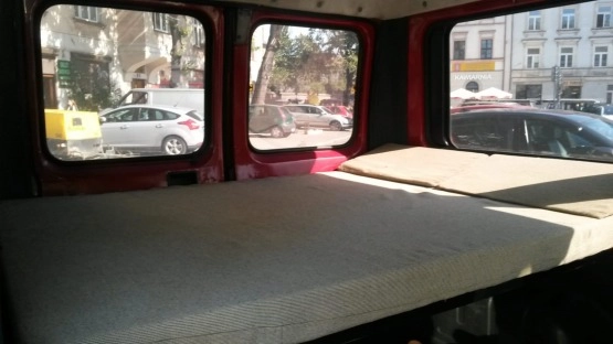                         Zadbany kamper za nieduże pieniądze-przewiezie 4 osoby+motocykl - zdjęcie 7
                        