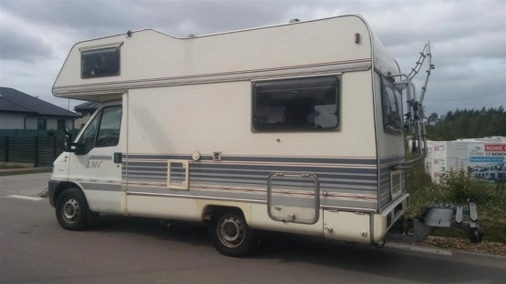                         Do sprzedania kamper LMC z 1998 roku - zdjęcie 10
                        