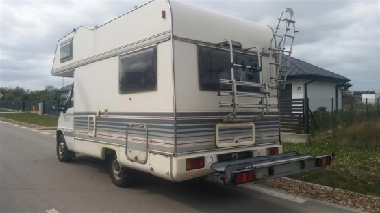                         Do sprzedania kamper LMC z 1998 roku - zdjęcie 11
                        