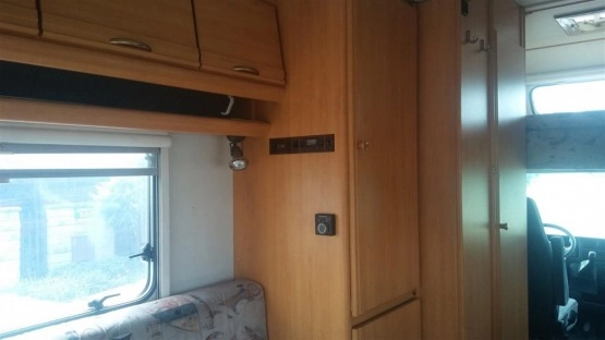                         Do sprzedania kamper LMC z 1998 roku - zdjęcie 15
                        