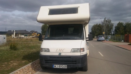                         Do sprzedania kamper LMC z 1998 roku - zdjęcie 18
                        