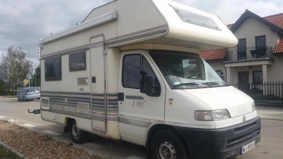                         Do sprzedania kamper LMC z 1998 roku - zdjęcie 1
                        