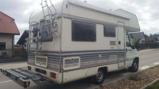                         Do sprzedania kamper LMC z 1998 roku - zdjęcie 2
                        