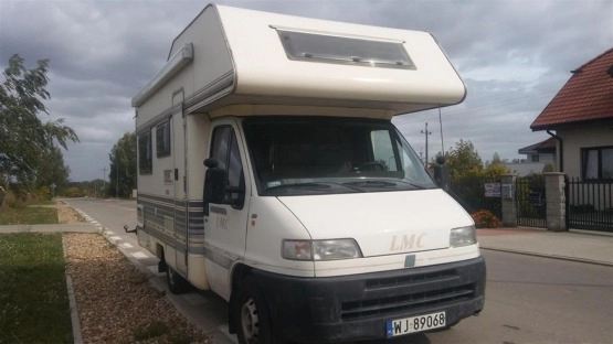                         Do sprzedania kamper LMC z 1998 roku - zdjęcie 9
                        