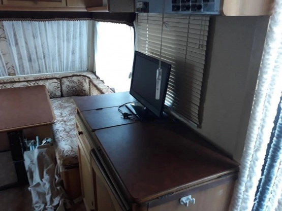                         Przyczepa kempingowa Adria 400 - zdjęcie 2
                        