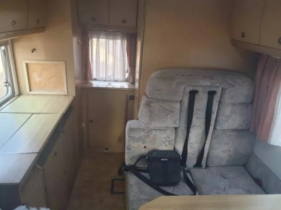                         Kamper gotowy do drogi - Fendt - zdjęcie 2
                        