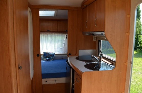                         PRZYCZEPA KEMPINGOWA HOBBY DE LUXE 450   - zdjęcie 14
                        