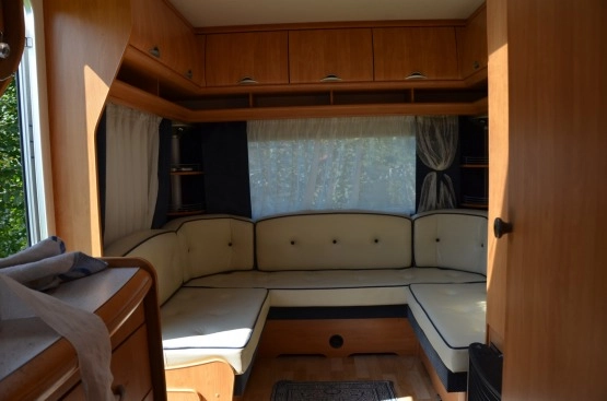                         PRZYCZEPA KEMPINGOWA HOBBY DE LUXE 450   - zdjęcie 1
                        