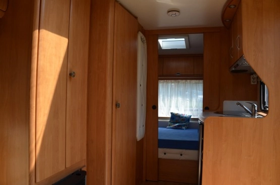                         PRZYCZEPA KEMPINGOWA HOBBY DE LUXE 450   - zdjęcie 6
                        