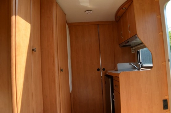                         PRZYCZEPA KEMPINGOWA HOBBY DE LUXE 450   - zdjęcie 8
                        