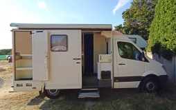                         Kamper camper Mercedes Sprinter, automat, tempomat, 3 miejsca, 3 klimatyzacji, markiza, prysznic, WC, sejf - zdjęcie 5
                        