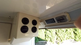                         Kamper camper Mercedes Sprinter, automat, tempomat, 3 miejsca, 3 klimatyzacji, markiza, prysznic, WC, sejf - zdjęcie 23
                        