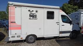                         Kamper camper Mercedes Sprinter, automat, tempomat, 3 miejsca, 3 klimatyzacji, markiza, prysznic, WC, sejf - zdjęcie 2
                        