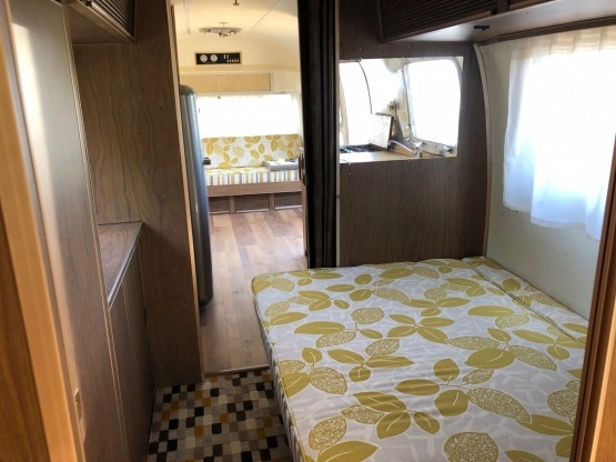                         AIRSTREAM Sovereign 1972r - zdjęcie 12
                        